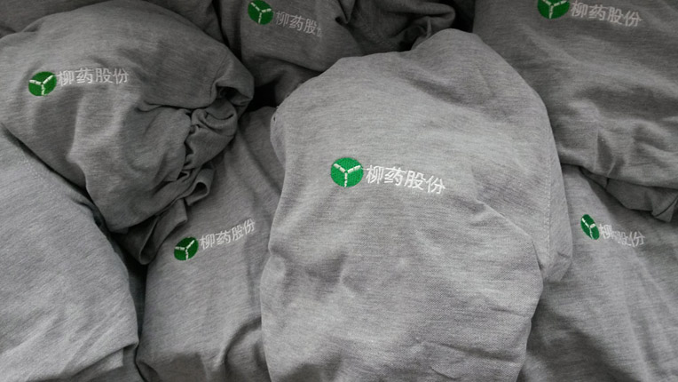 工作服logo绣字图片